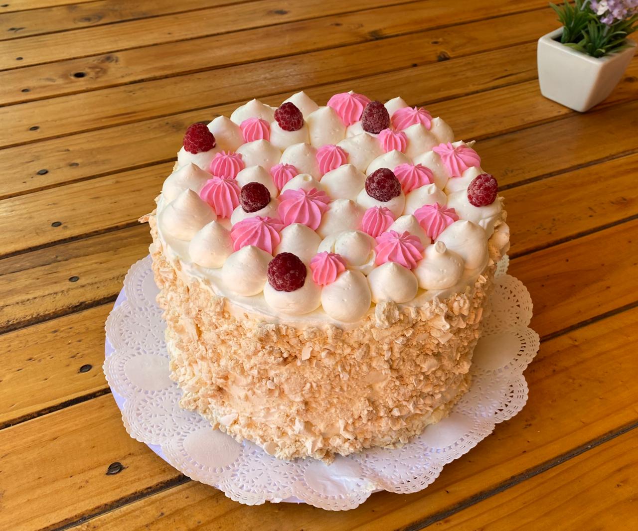 Torta Merengue Frambuesa - 12/20 personas - Gluten Free